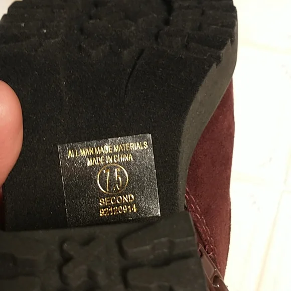 Maroon boots - Picture 4 of 4